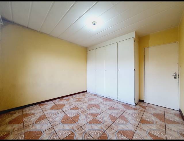 2 BEDROOM APARTMENT TO LET IN VORNA VALLEY